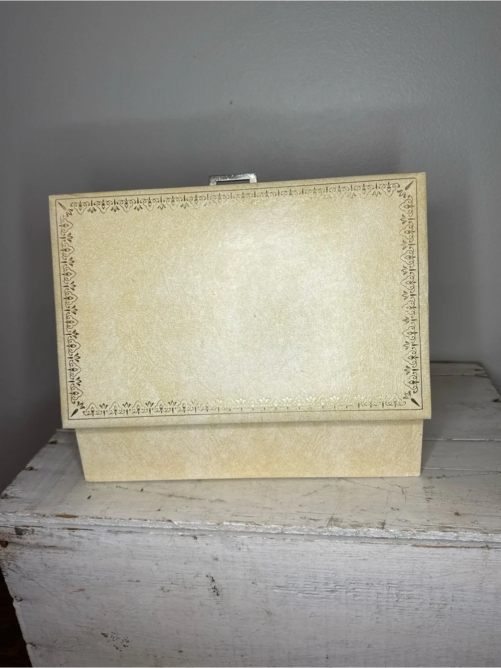 N/A vintage cream